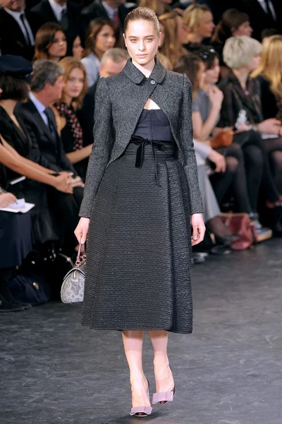 Look 15